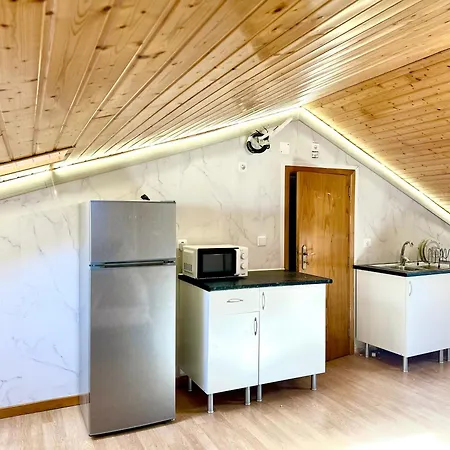 Estudio Com Cozinha E Casa De Banho! Quarto em Acomodações Particulares Bragança