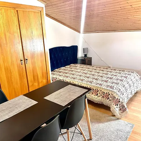 Quarto em Acomodações Particulares Estudio Com Cozinha E Casa De Banho! Bragança