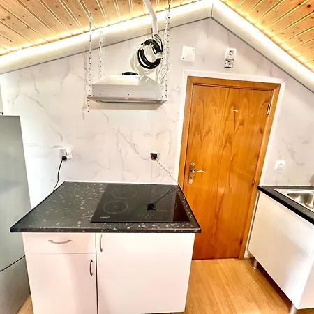 Estudio Com Cozinha E Casa De Banho! Quarto em Acomodações Particulares *