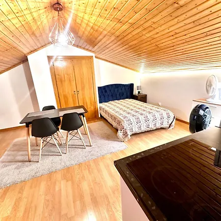 Estudio Com Cozinha E Casa De Banho! Quarto em Acomodações Particulares