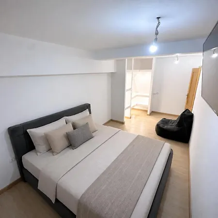 Estudio Com Cozinha E Casa De Banho!