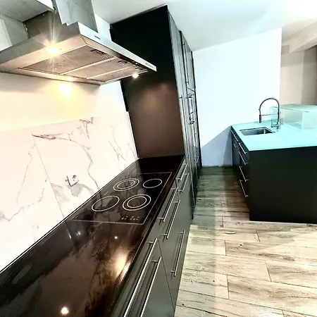 Estudio Com Cozinha E Casa De Banho!