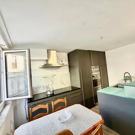 Estudio Com Cozinha E Casa De Banho!
