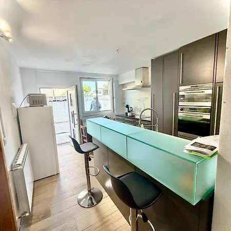 Estudio Com Cozinha E Casa De Banho! Quarto em Acomodações Particulares